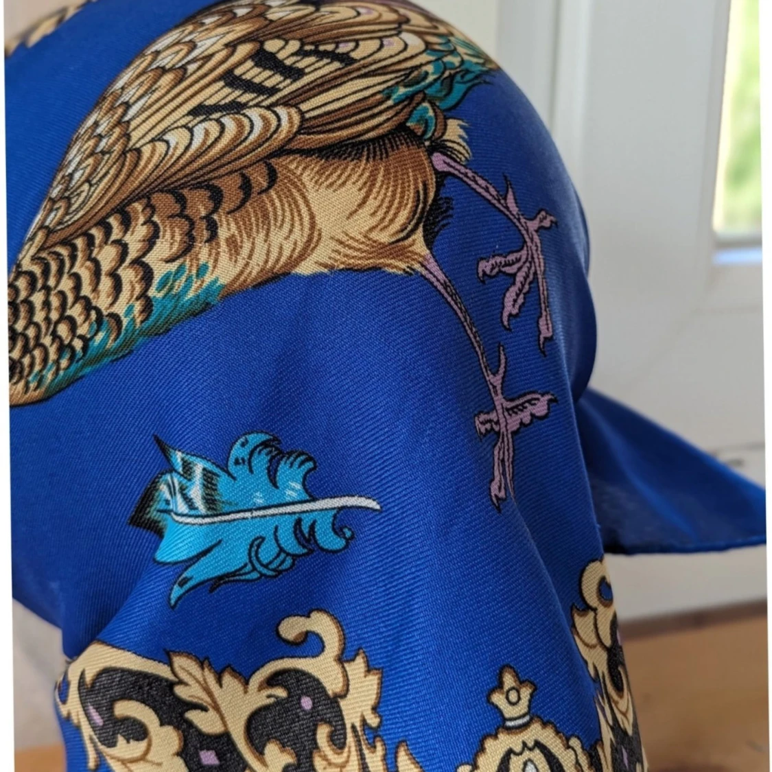 Blå halsduk med fågel- och fjädermönster - 91