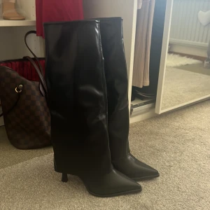 Stövlar  - Aldrig använda storlek 35