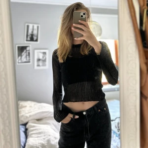 Genomskinlig tröja  - Säljer min svarta genomskinliga tröja från Zara i storlek S. Den är väldigt bekväm och bra kvalite. Skriv privat för frågor eller fler bilder💞