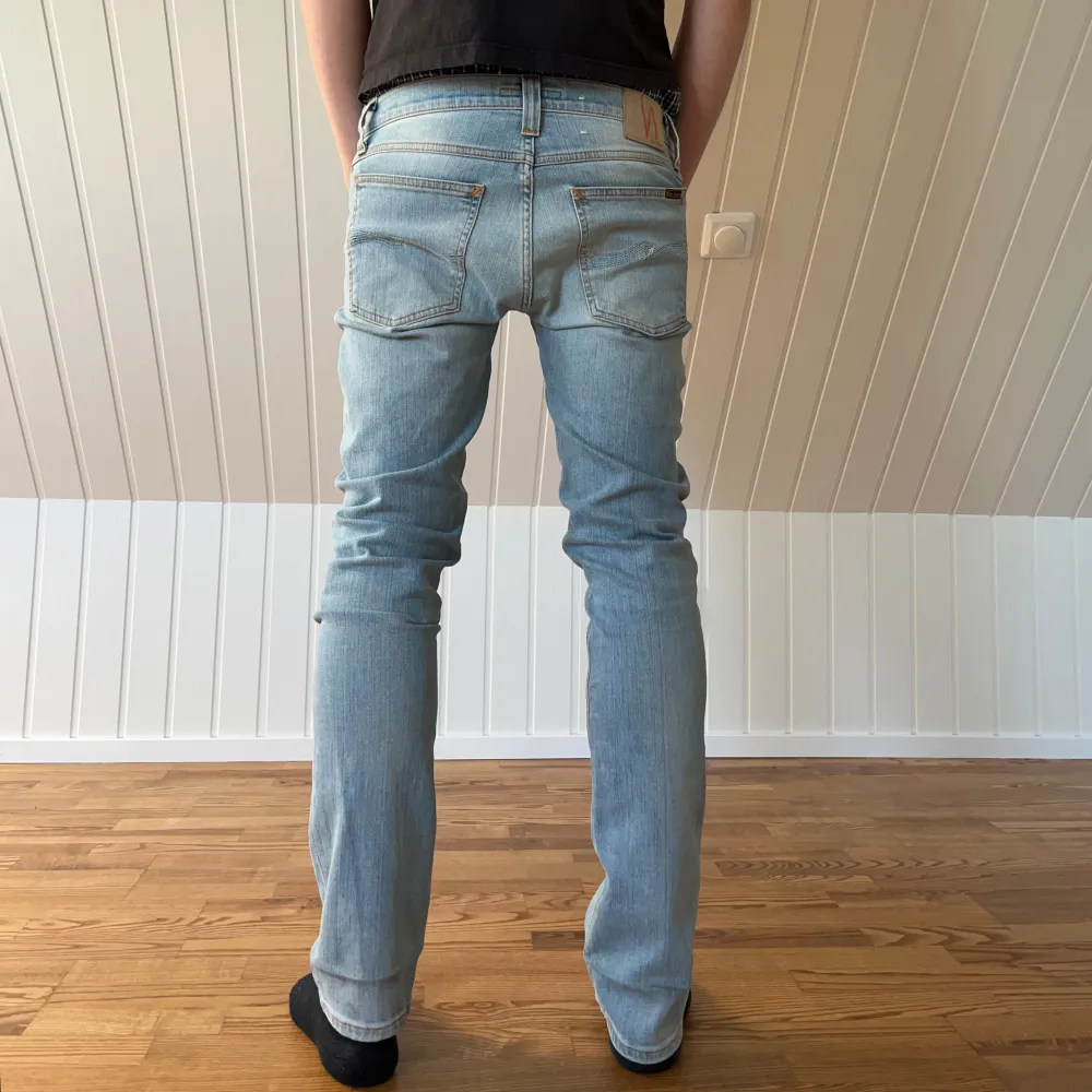 Säljer mina nudie jeans i bra skick, de är i storlek 30/32 och han på bilden är ca 178cm. Jeans & Byxor.