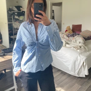 Blus - Nyskick, knappt använd!!