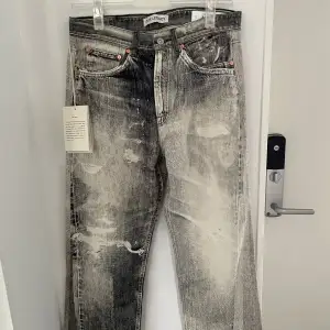 Ett par OurLegacy Thirdcut jeans  som aldrig blivit använda 10/10 condition, finns kvitto på dem 