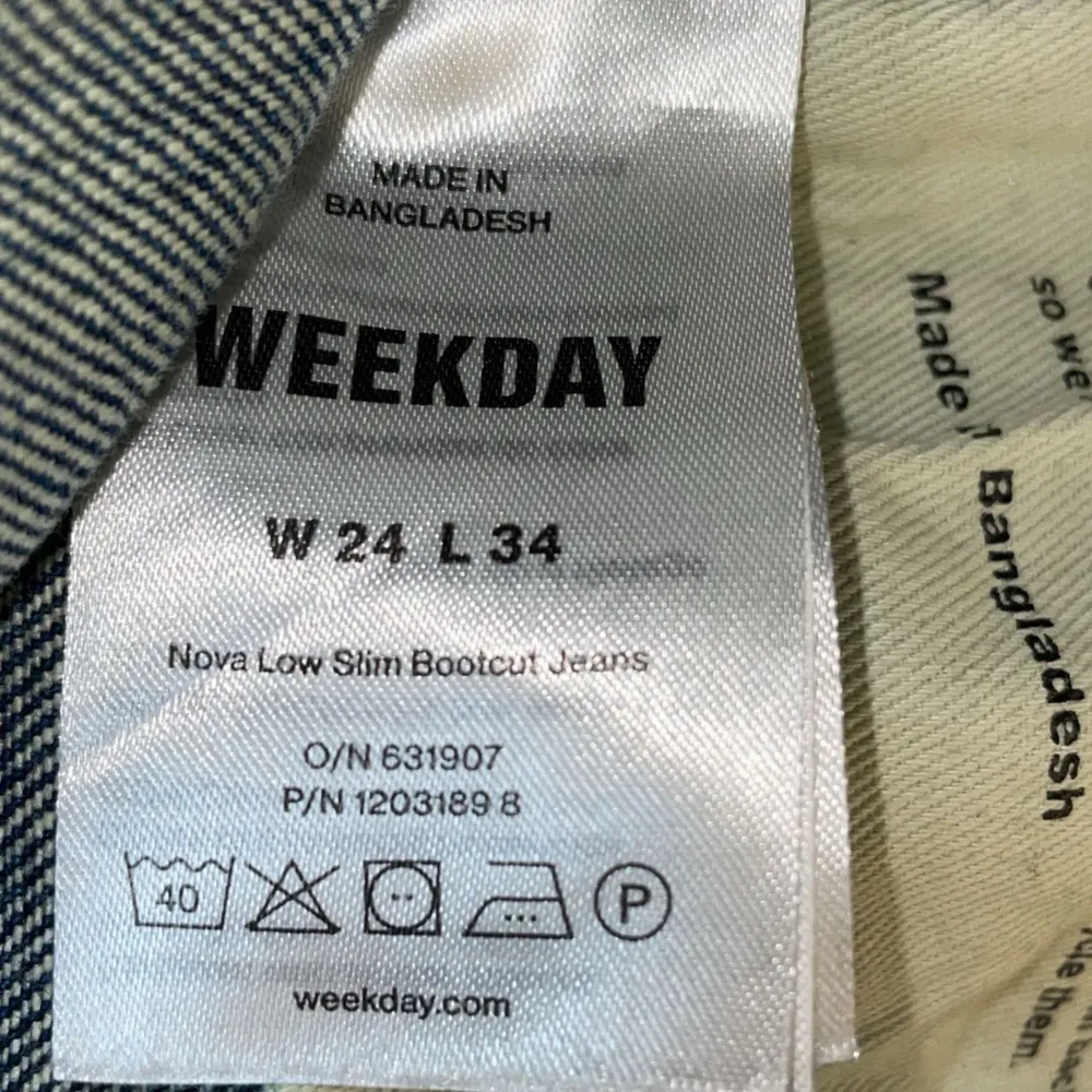 Fina lågmidjade jeans från weekday endast använda ett fåtal gånger. Nypris 590 kr.💕. Jeans & Byxor.