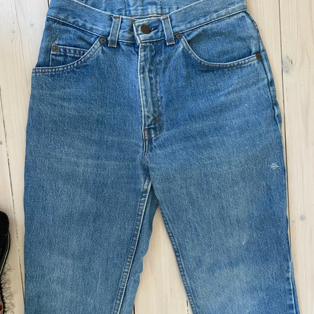 Levis vintage jeans stl XS/S. Ca w 25, längd 26. Superfin indigoblå färg. . Jeans & Byxor.