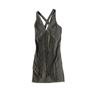 Klänning - Jätte vacker vintage klänning, används inte längre pga för liten. Jätte fint skick. Ända defekten jag kan hitta är någon frans som blivit knasig, se bild.