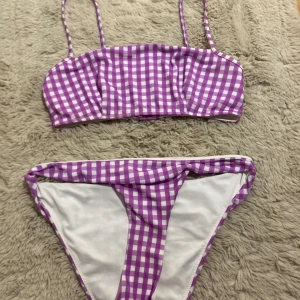 lila bikini - - bra skick - rutig - lila och vit - bekväm