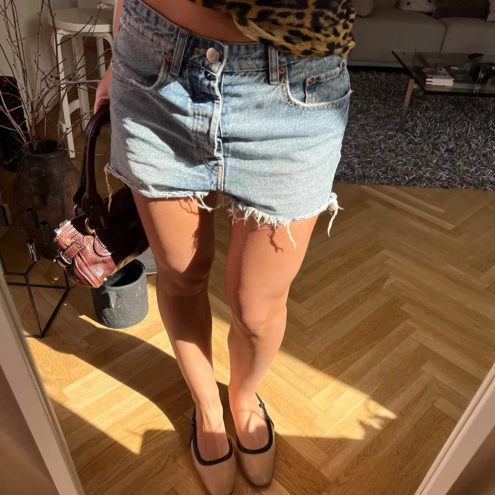 Blåa zara jeansshorts, lite högre i midjan. Shorts.