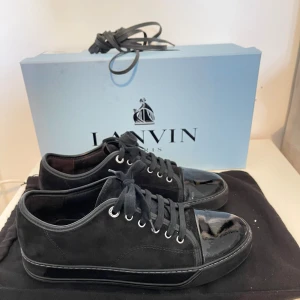 Lanvin uk 6 - Lanvins uk6 | Skick 9/10, endast använda ett par gånger | box, dustbag och extra snören tillkommer | Vid snabbaffär bättre pris | Tveka inte att skriva vid funderingar eller fler bilder|