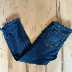 Säljer ett par gamla Lee jeans modell daren zip fly i storlek W36 L32