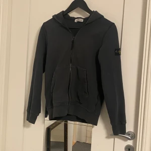 Stone island hoodie - Andvänd några gånger
