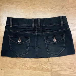 Vintage kjol - Superfin vintage jeanskjol ifrån Long Tall Sally. Skriv i dm för fler bilder på osv🥰