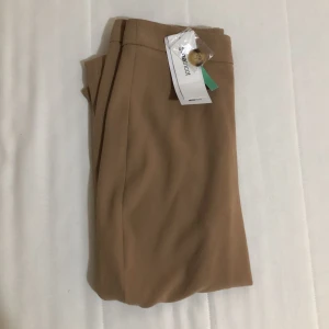 Kostymbyxor - Fräscha oanvända kostymbyxor på bra skick.