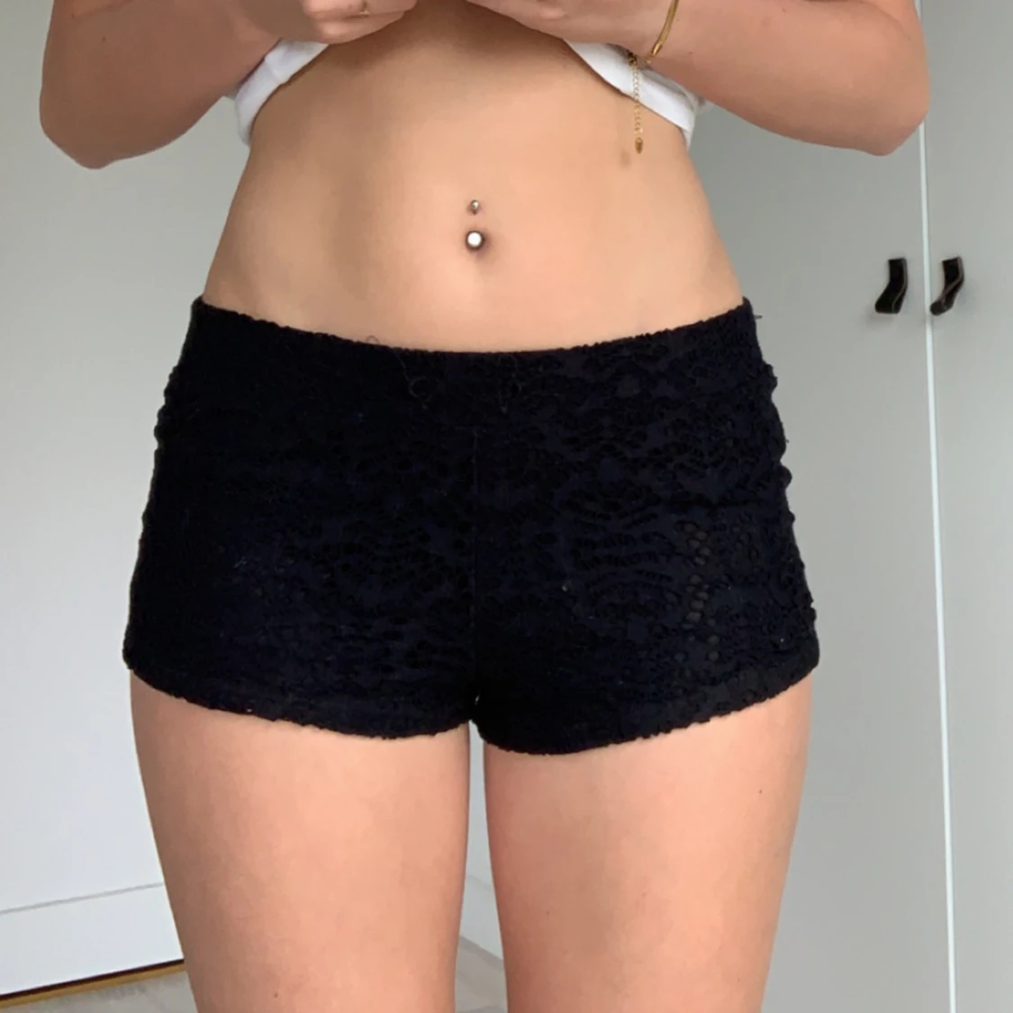Lågmidjade svarta shorts 