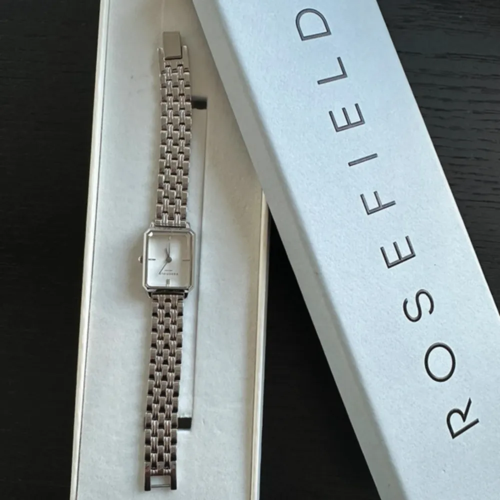 Nästintill oanvänd klocka från Rosefield. Köptes förra året men knappt till någon användning. 900kr. Accessoarer.