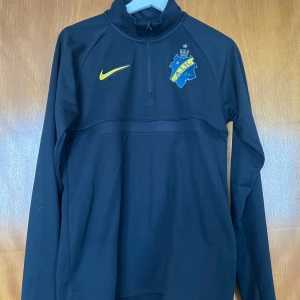 Aik tröja - Gnaget träningströja! Säljs inte längre, tröjan är i storlek S (herrstorlek)😊