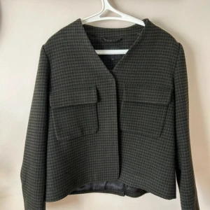 Stockh LM Cara Jacket - Nyskick Cara Jacket, använd 1 gång.   Nypris 1299kr 