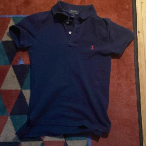 Small 8 år - Custom fit, bra skick S (8)