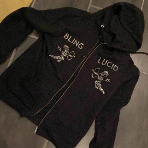 Bling lucid  - Skick 8/10 andvända Max fem gånger. Kan gå ner lite i pris eller byta mot något