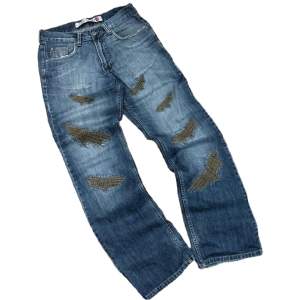 As feta distressed bootcut diesel jeans ytterben:110 midja:40 benöppning:23 Priset kan diskuteras vid snabb affär 