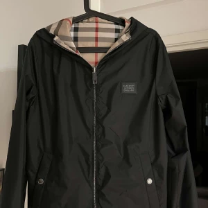 Burberry jacka - Storlek M 