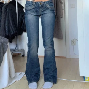 Lågmidjade jeans - Lågmidjade jeans med prislappar kvar!! 