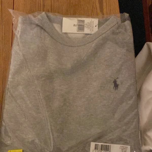 Polo tröja - Oanvänd polo sweatshirt.