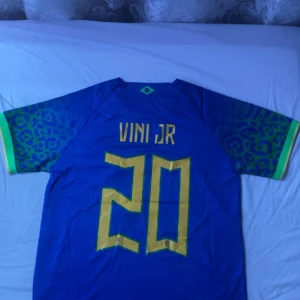 Vinicius junior fotbollströja - Helt ny och helt oanvänd storlek s. Skriv till mig om frågor