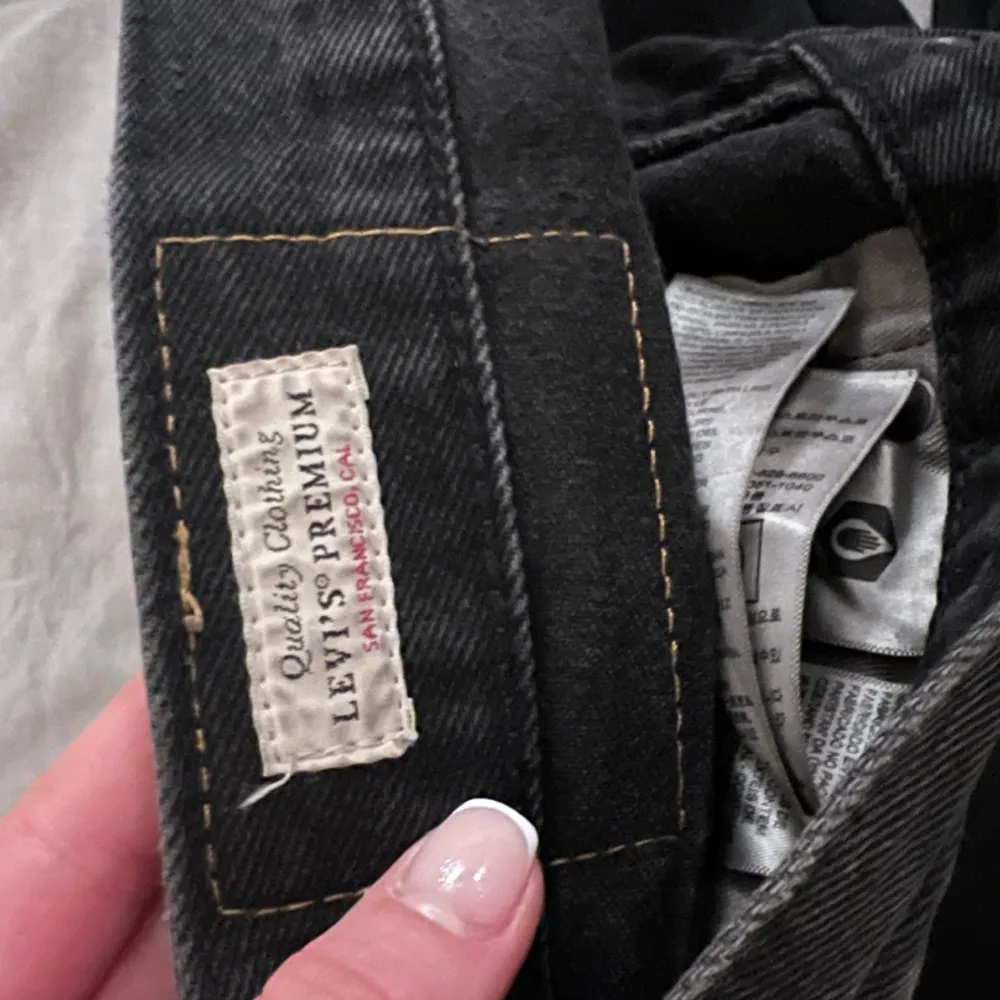 Hej ! Säljer min killes Levis jeans då dom inte kommer till så mycket användning😄dom är helt nya och är i nyskick, skit clean och fräscha. Skriv om du har frågor eller vill ha fler bilder😃. Jeans & Byxor.
