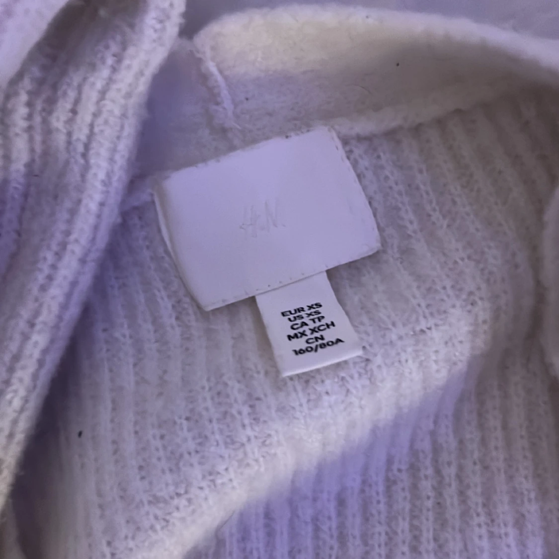 Stickad fin kofta med knapp  - 90