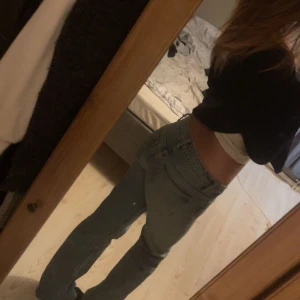 Low waist bootcut - Jeansen är ifrån zara med bra skick baga använt 2 gånger ☺️För fler frågor/ bilder skriv privat❤️