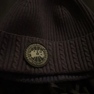 Canada goose mössa - Köp den, vill inte ha den, Snabbaffär den e din