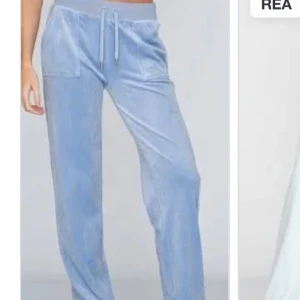 Juicy couture  - Oanvända blåa juicy couture byxor. 