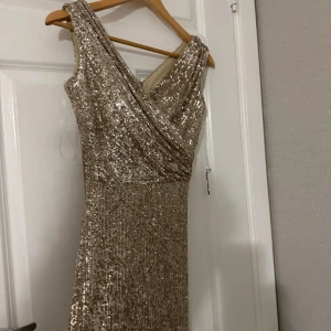 Klänning  - Fin klänning 