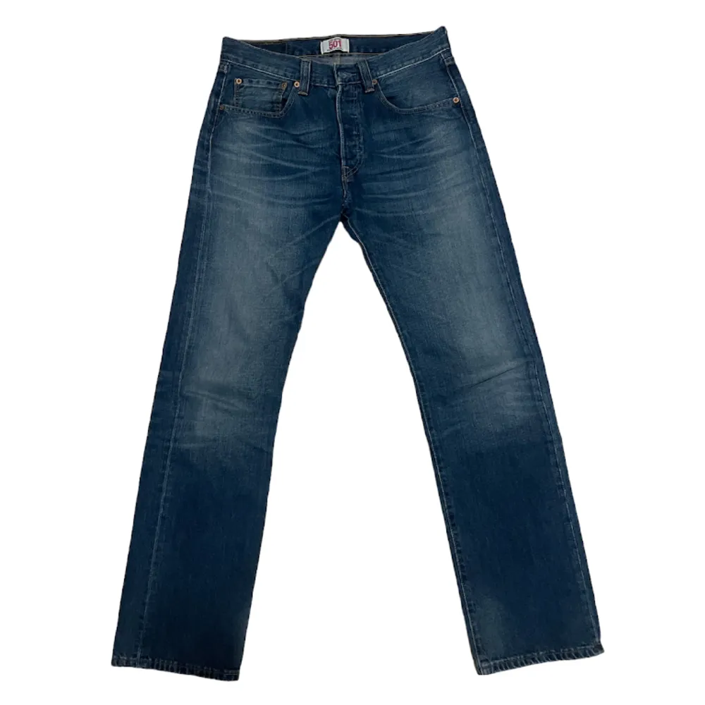 Knappt använda jeans från levis i modellen 501. Jeans & Byxor.