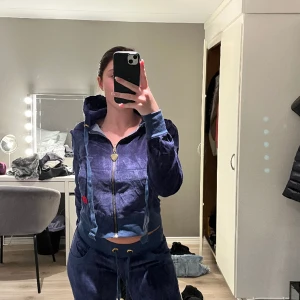 Snyggt sett  - Säljer detta sett som liknar Juciy, med fina hjärt detaljer. Tycker själv det är jätte fint men kommer inte till användning storlek M men sitter som xs/s. Pris kan diskuteras 