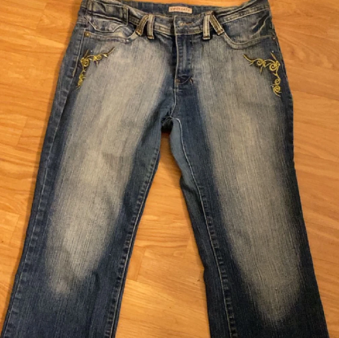 Low waisted bootcut jeans