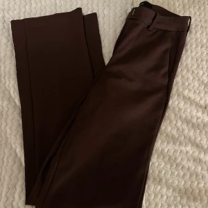 Kostymbyxor  - Bruna kostymbyxor från veromoda i storlek xs/32, nyskick! 