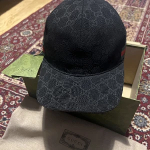 Gucci Keps - Oanvänd Gucci keps inte ens testad! Helt fräsch och fin. Erbjud pris :) 