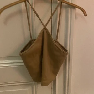 Beige topp - Beige tubtopp med små band från Zara