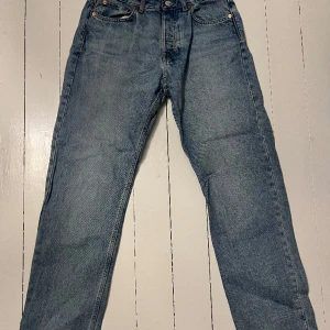 Weekday Jeans - Weekday jeans space i ljusblå! 