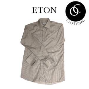 Säljer en riktigt fin skjorta från ETON. Skjortan är i storlek 41/16 och skicket är 8/10. Modellen på bilden är 180cm.
