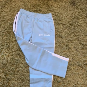 palm angels byxor - Bästa vinter byxorna🧊 aldrig använt  RËPŠ