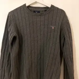 Stickad tröja från GANT i storlek s💞 Väldigt bra skick, säljer eftersom den tyvärr inte kommer till användning längre