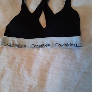 Behå - Behp i S storlek.använg nycket,men den ser bra ut.