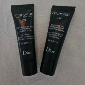 Dior foundation  - 2 st mini dior foundations, forever 0N och forever skin glow 2N💓 perfekt om du vill prova innan du köper full size. Pris är för båda