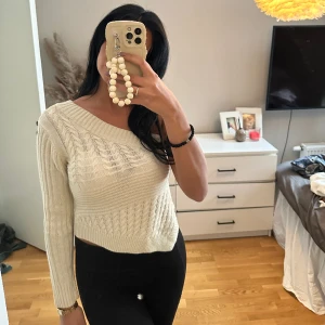 Stickad tröja en arm - Storlek S, använd fåtal gånger 💕