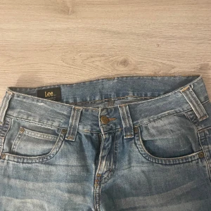 Low waist jeans  - Low waist jeans , säljer då dom är för stora för mig 