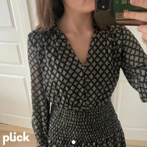 Zara klänning  - Lånade bilder!! Men säljer en exakt likadan som tyvärr inte kommer till användning i storlek xs❤️