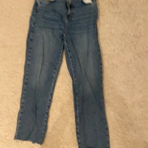Raka zara jeans  - Zara jeans storlek 36, bra skick 