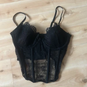 korsett från h&m - korsett i spets 